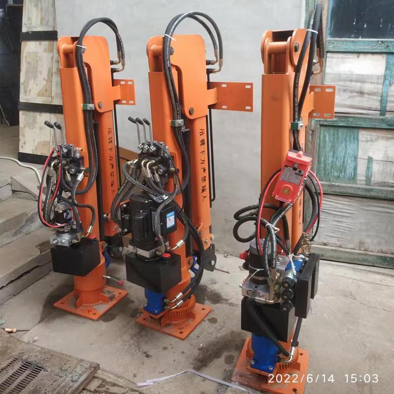 丹东市重汽蓝牌随车吊 3.2吨 国六动力强 液压驱动 农用自卸起重机